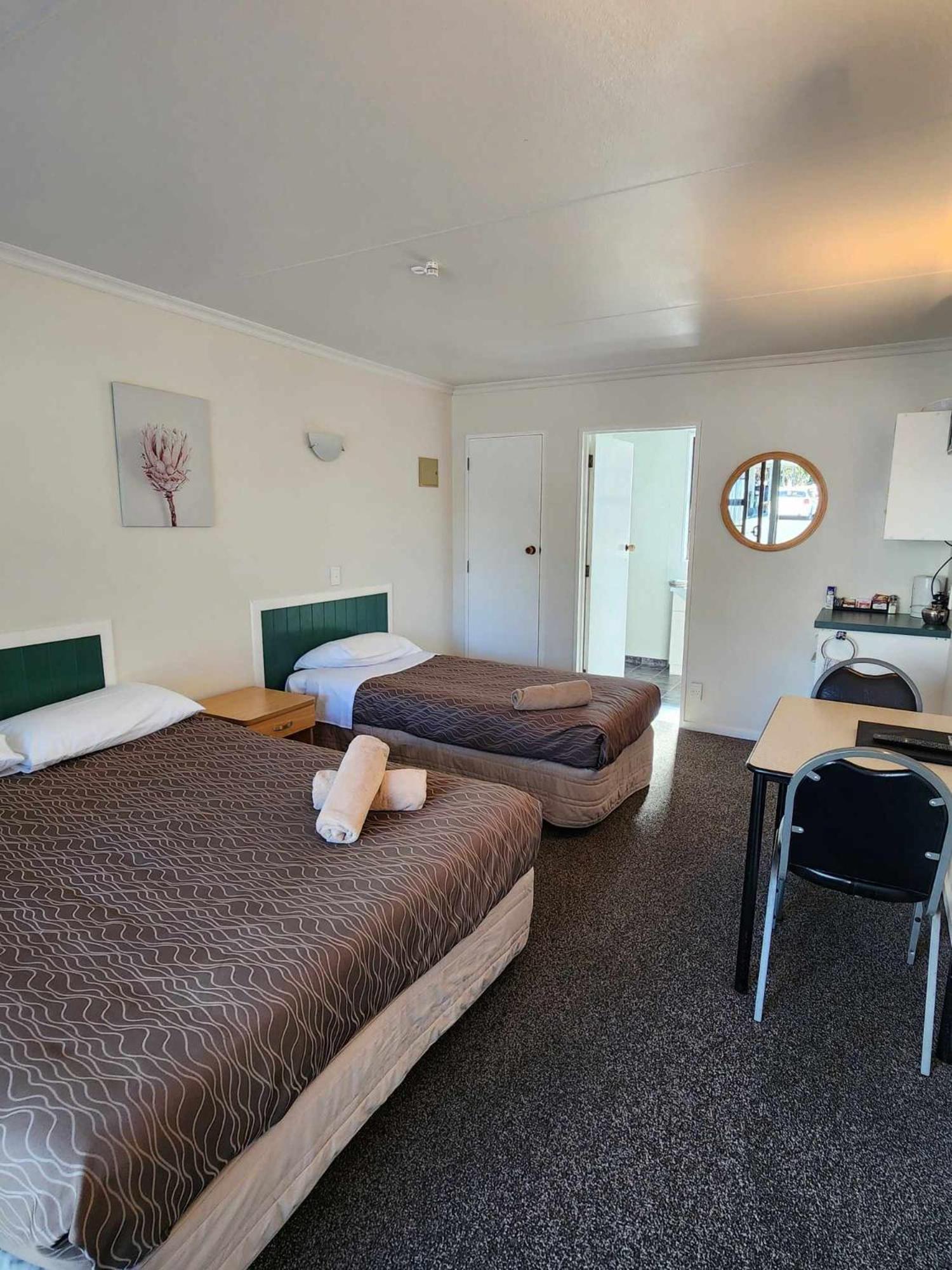 Bulls Motel & Holiday Park Halcombe Exterior photo