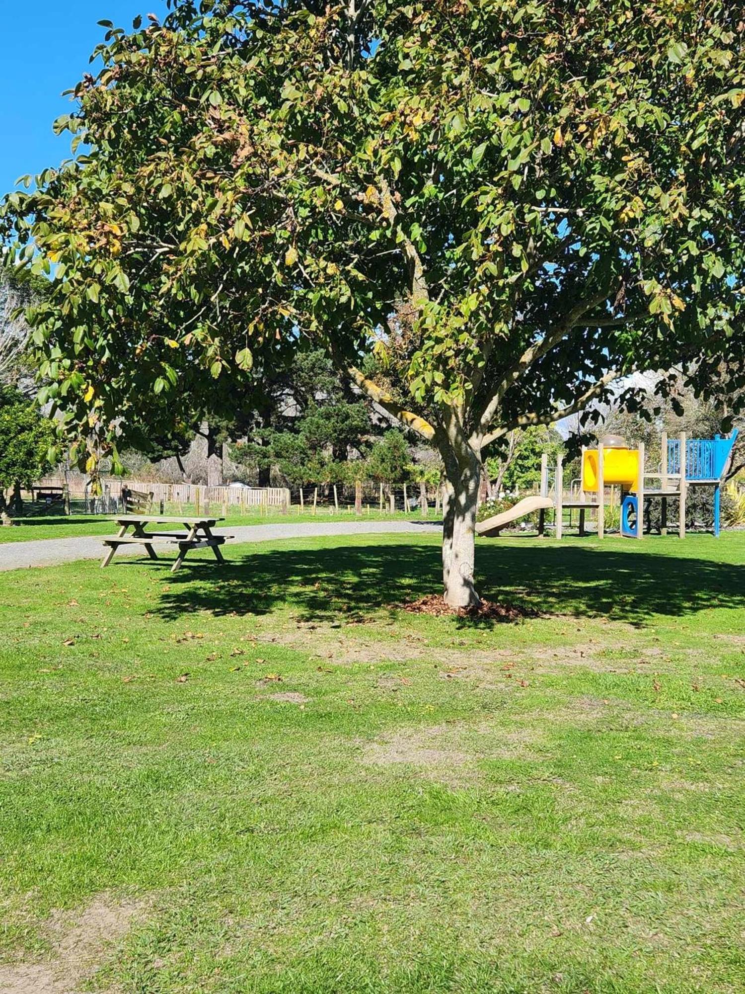 Bulls Motel & Holiday Park Halcombe Exterior photo