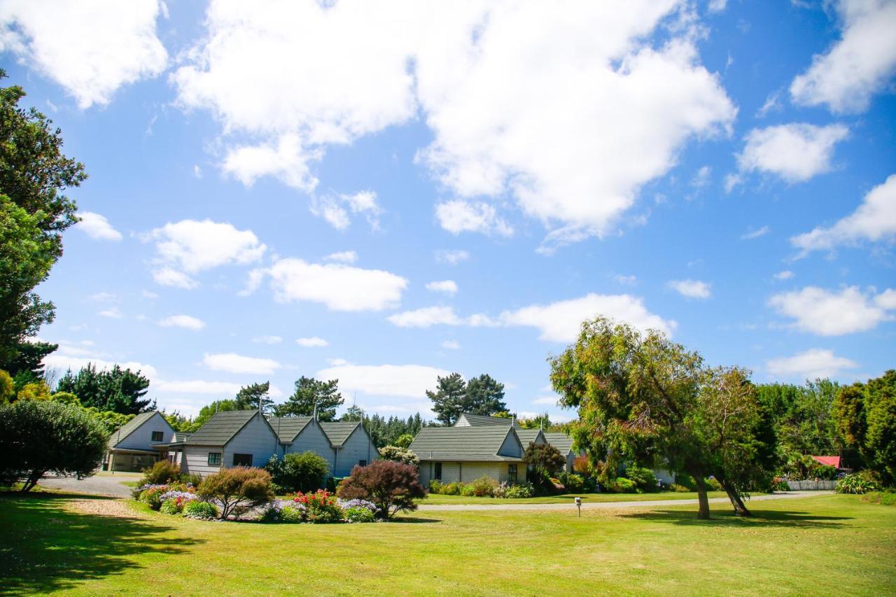 Bulls Motel & Holiday Park Halcombe Exterior photo